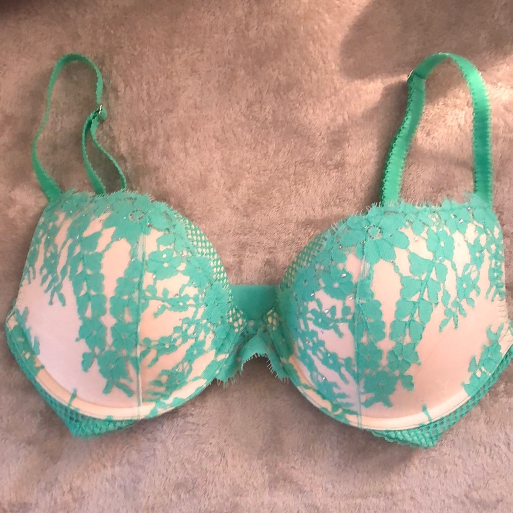 Victoria’s Secret Dream Angel Push Up Bra NWOT